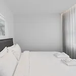 Inviting 2Br Unit With Parking Near Coogee Beach