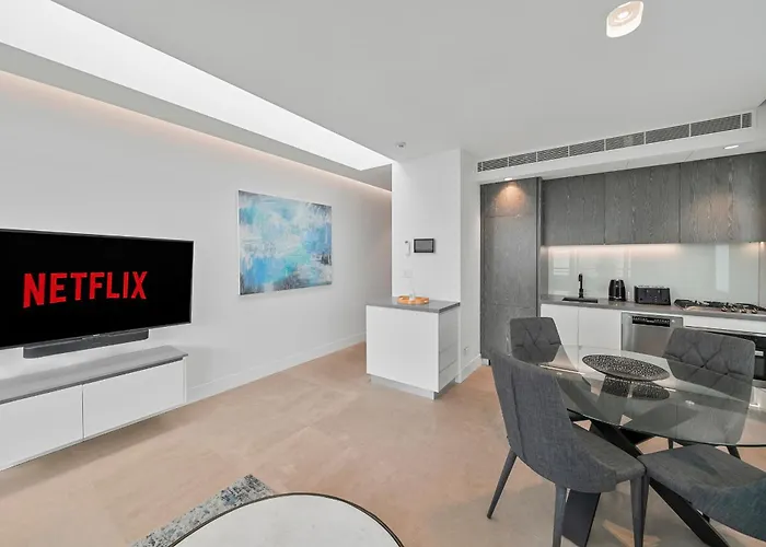 Inviting 2Br Unit With Parking Near Coogee Beach
