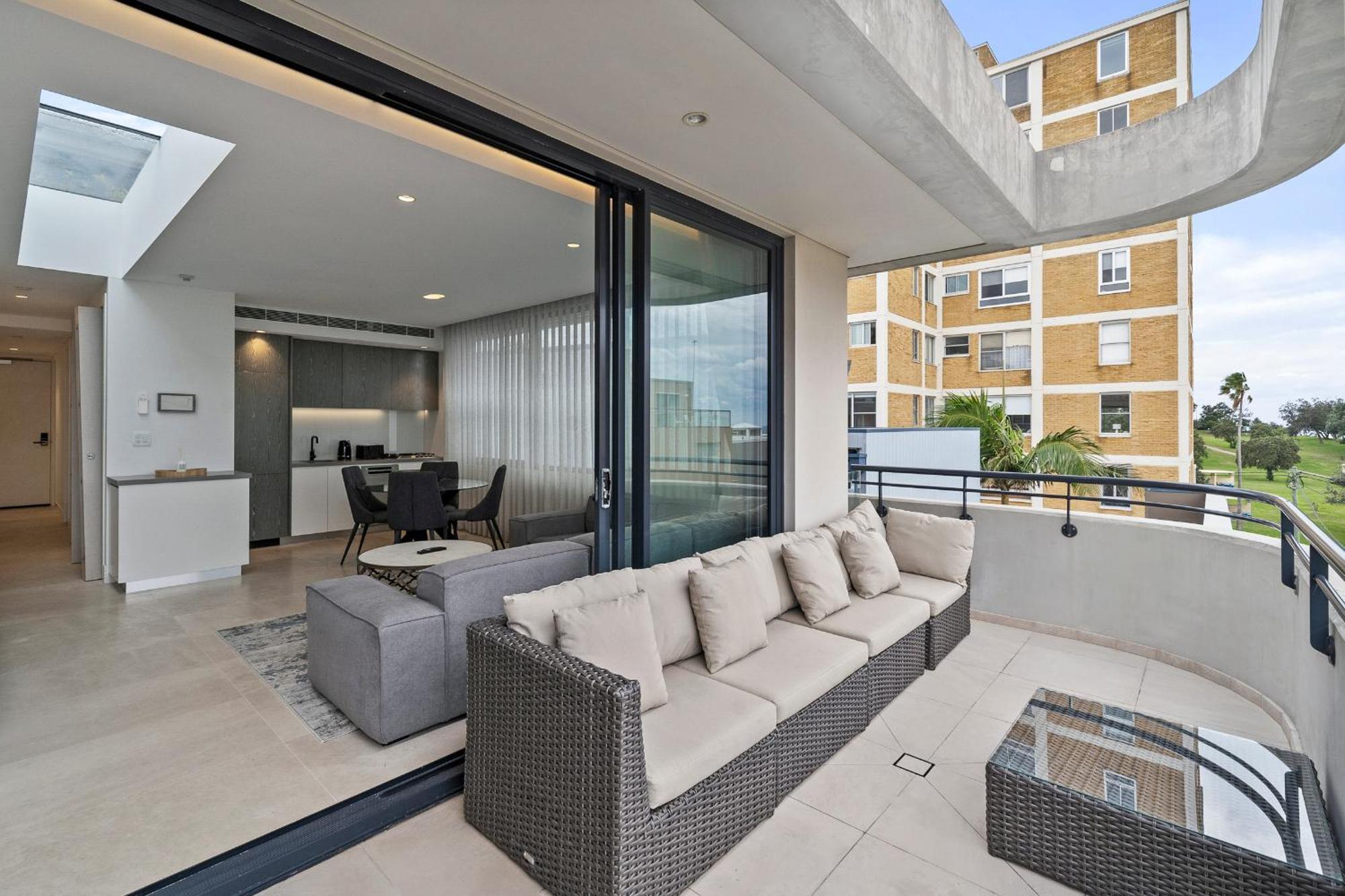 Apartment Inviting 2br Unit With Parking Near Coogee *