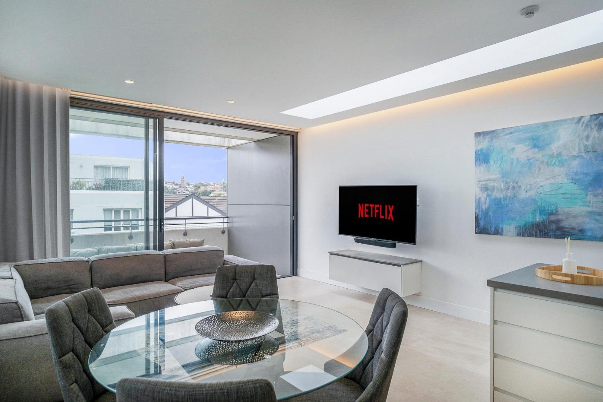 Inviting 2br Unit With Parking Near Coogee Sydney