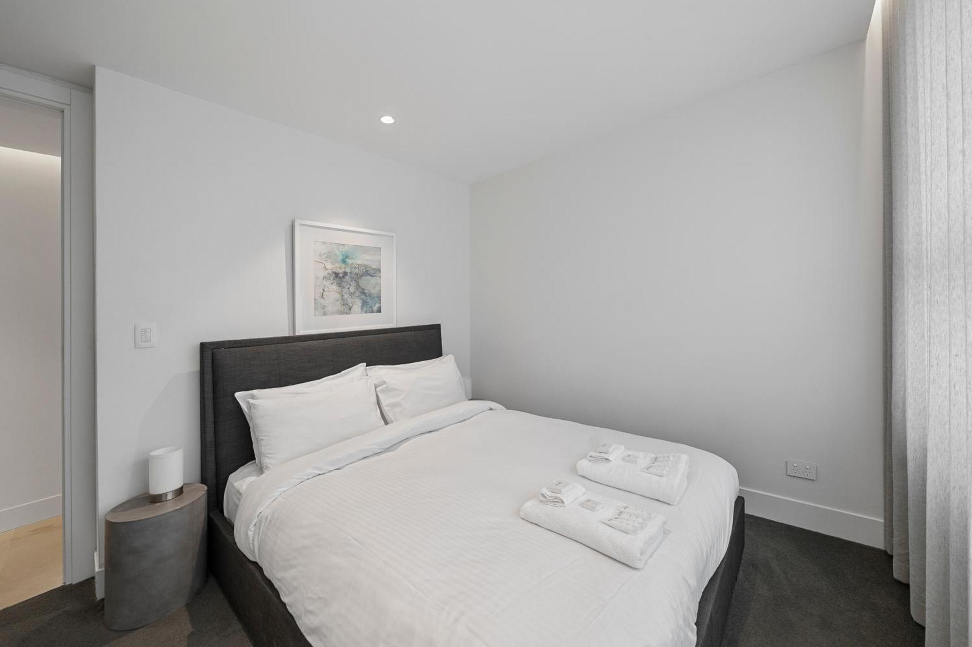 Inviting 2br Unit With Parking Near Coogee Sydney