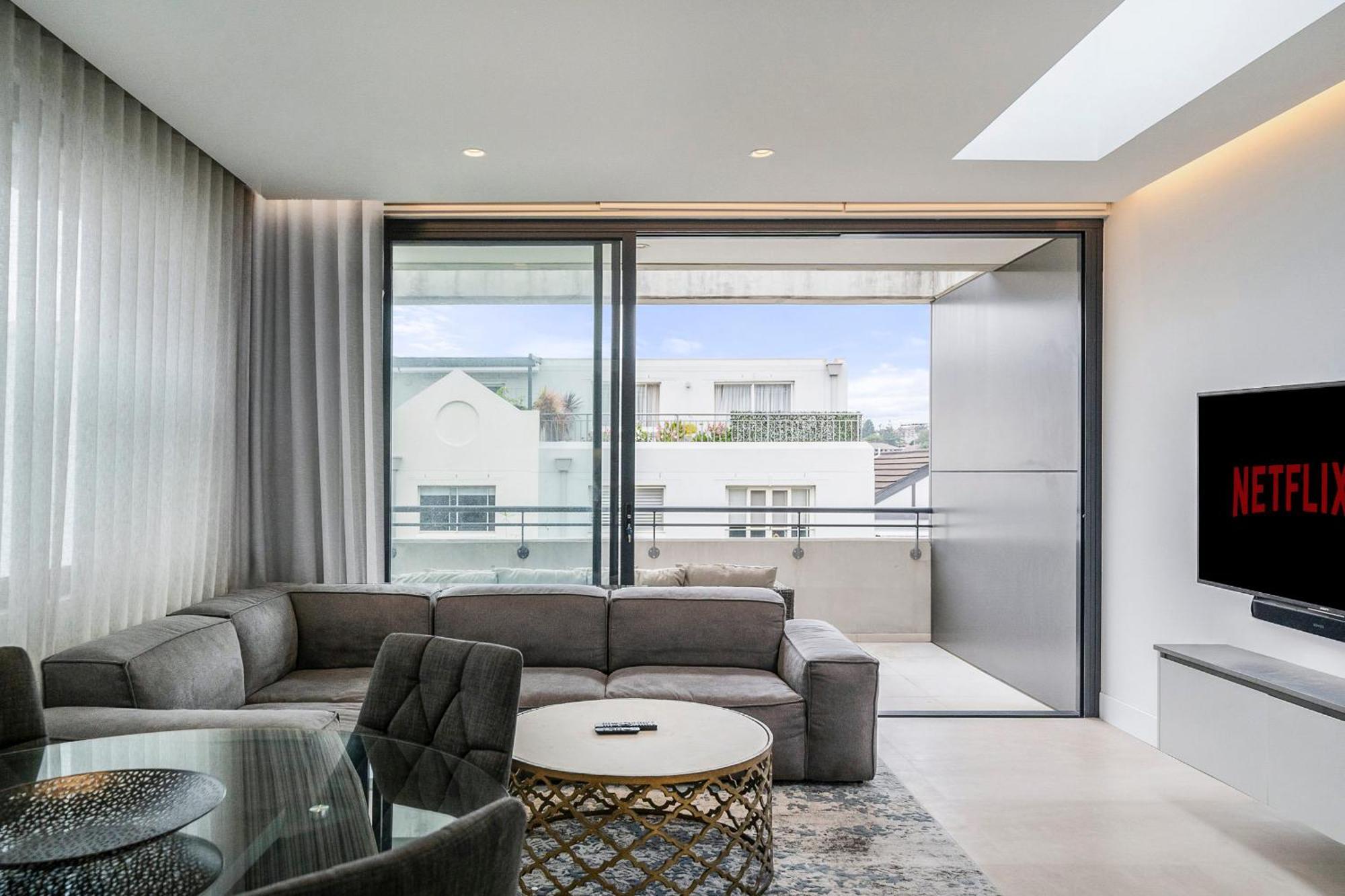 Inviting 2br Unit With Parking Near Coogee Sydney