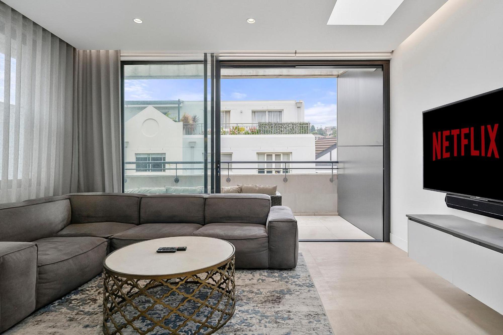 Apartment Inviting 2br Unit With Parking Near Coogee Sydney