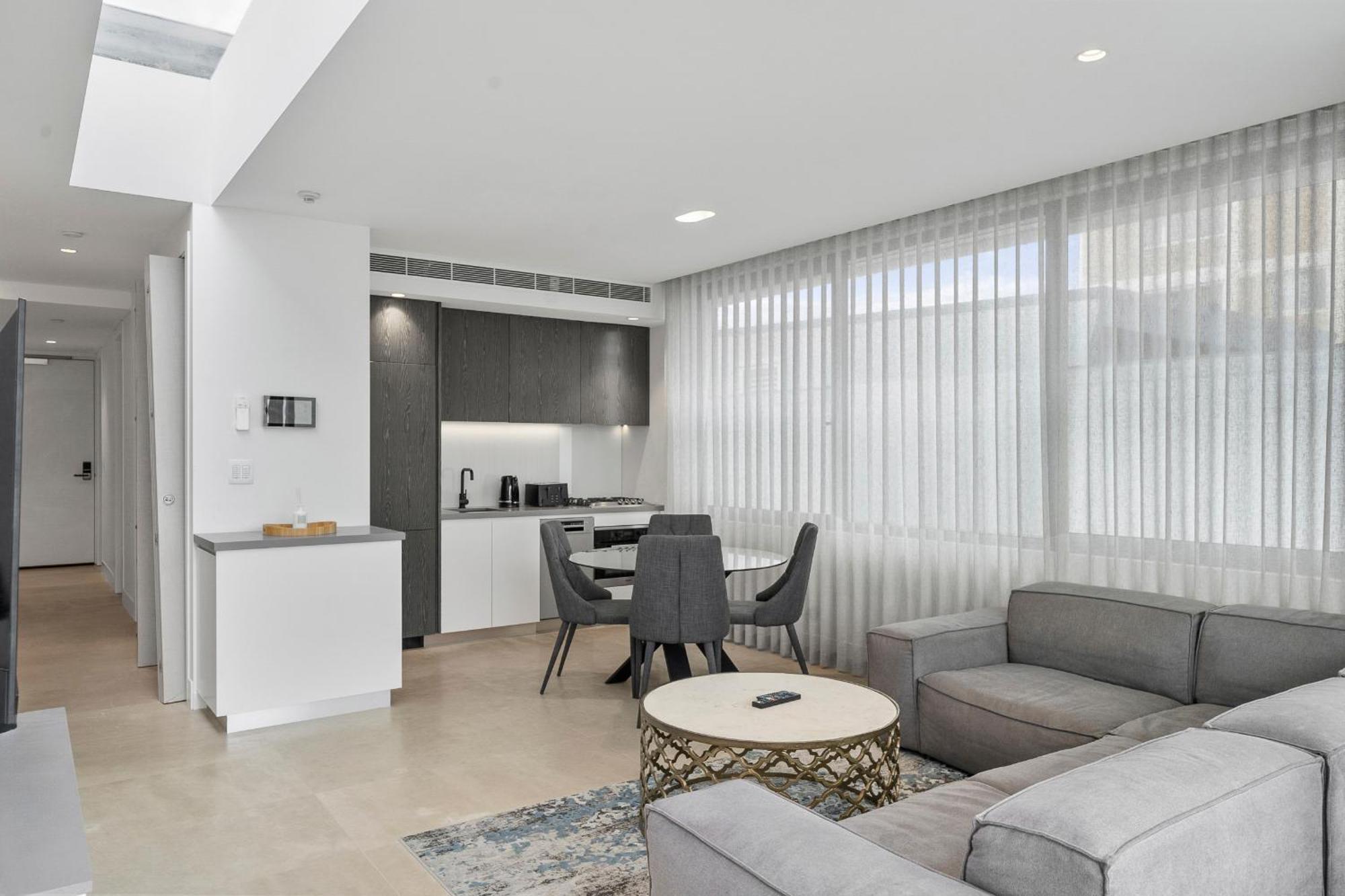 Inviting 2br Unit With Parking Near Coogee Sydney