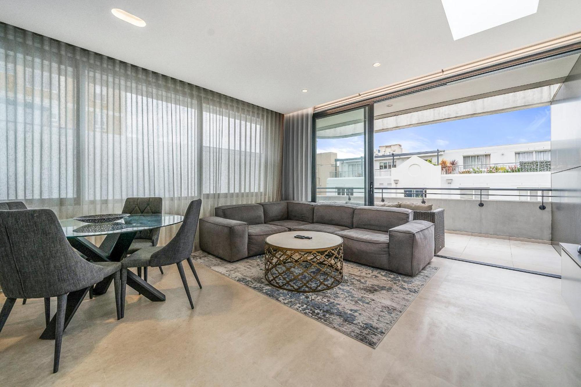 Apartment Inviting 2br Unit With Parking Near Coogee *
