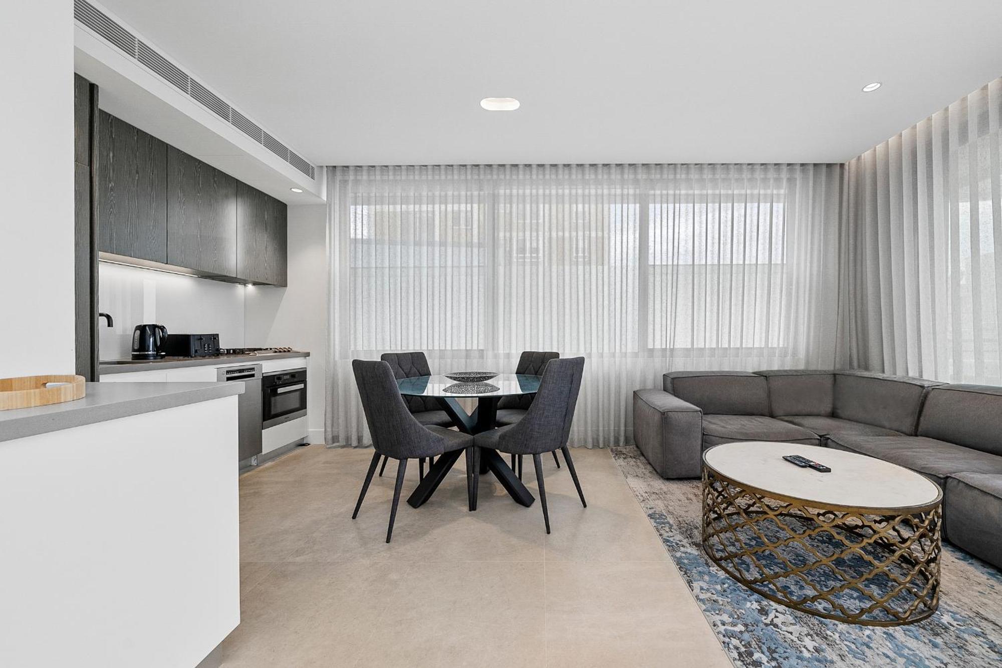 Apartment Inviting 2br Unit With Parking Near Coogee *