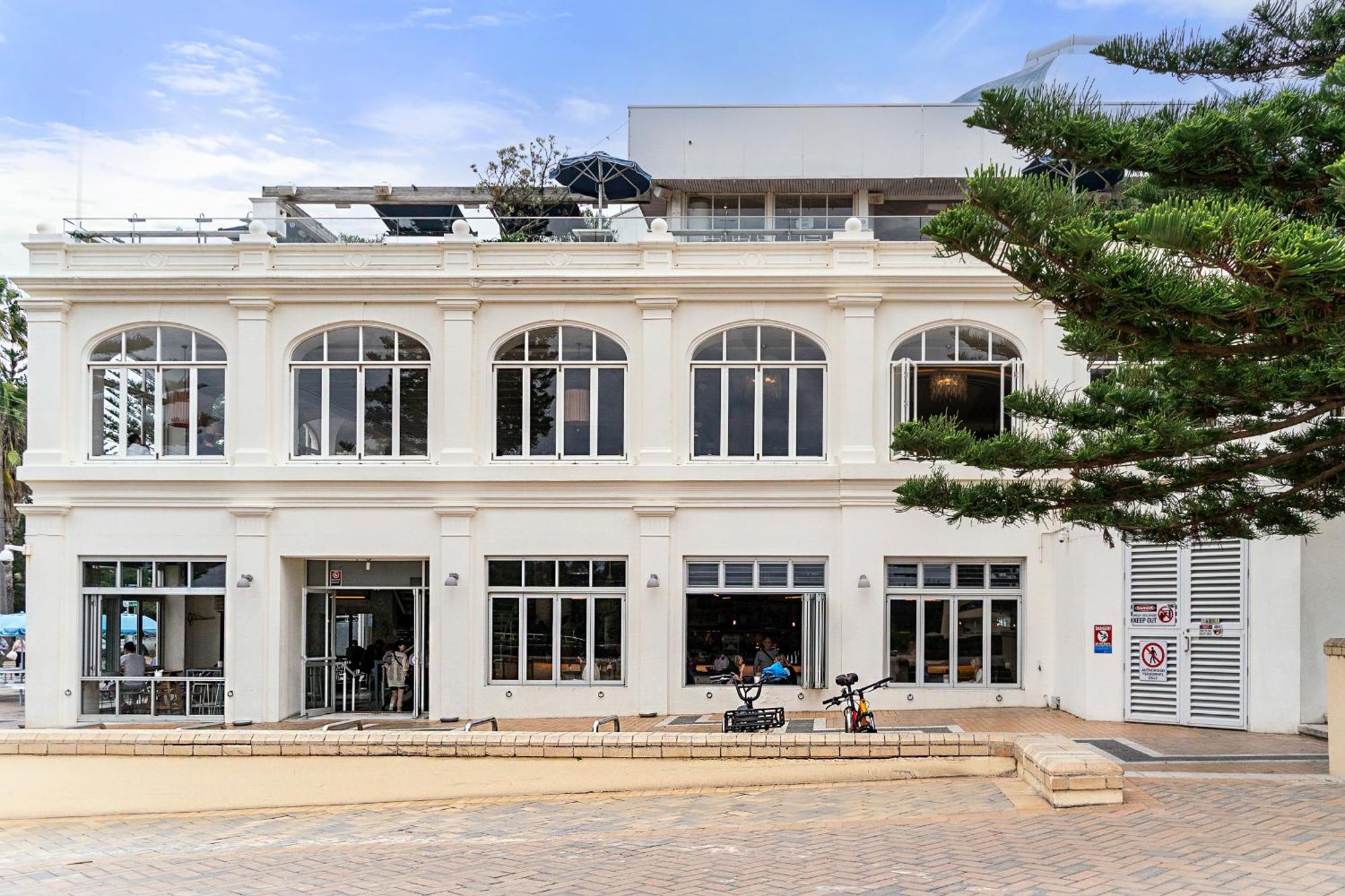 Inviting 2br Unit With Parking Near Coogee Sydney